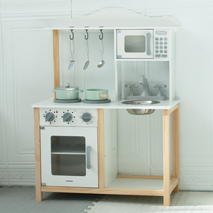 Cucina per bambini in legno con microonde