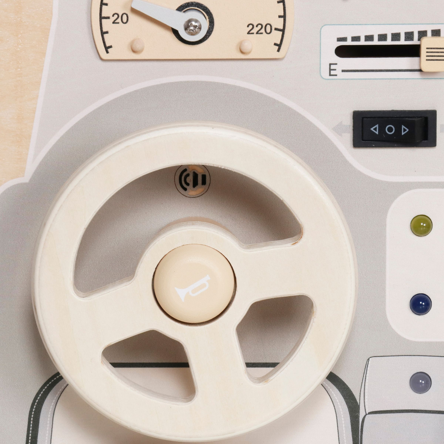 Tavola da gioco montessoriana in legno per bambini piccoli - cruscotto dell'automobile