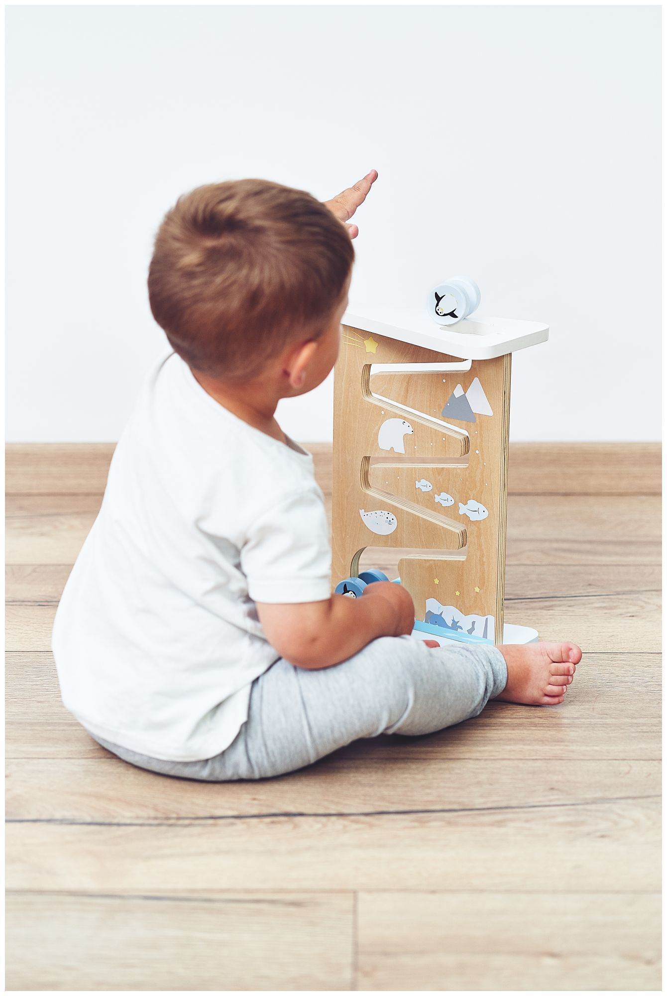 Tavola di legno per la manipolazione sensoriale su due lati