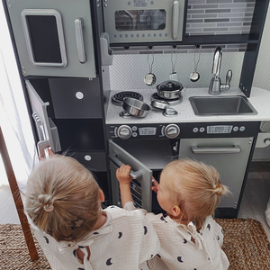 Cucina in legno XXL con illuminazione a LED, grembiule e accessori