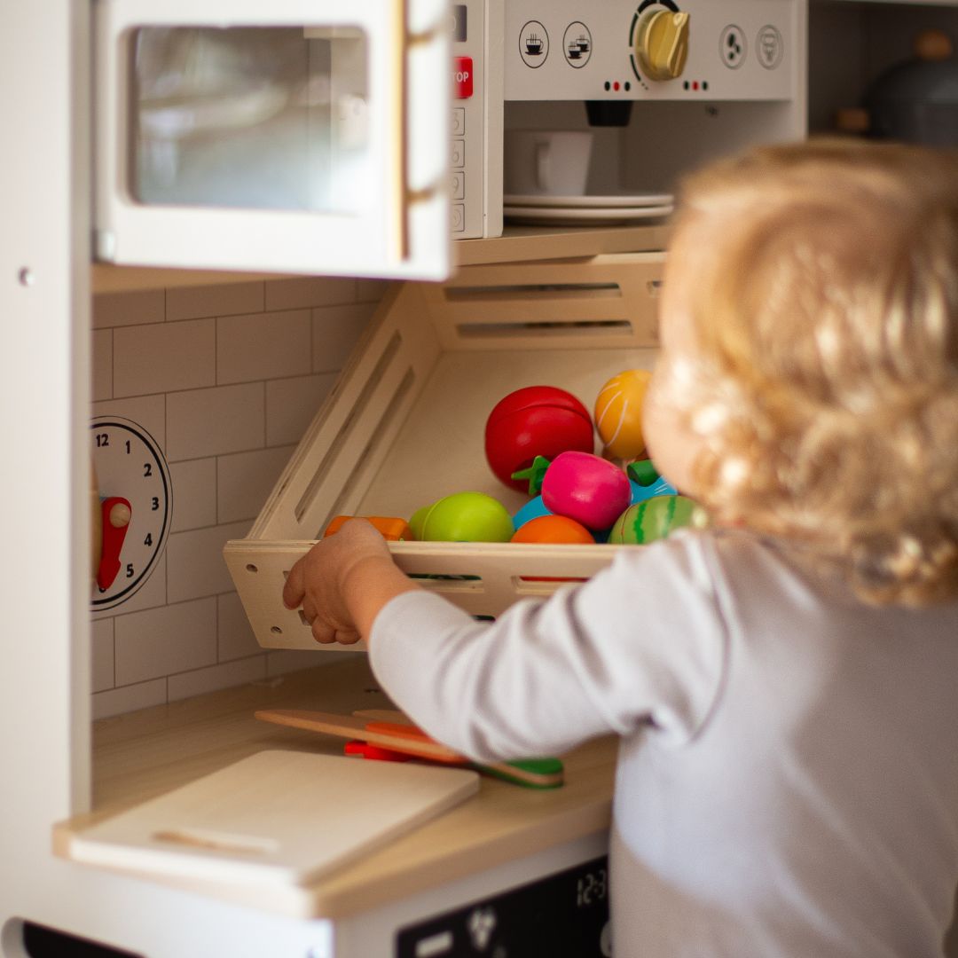 Frutta e verdura in legno da tagliare
