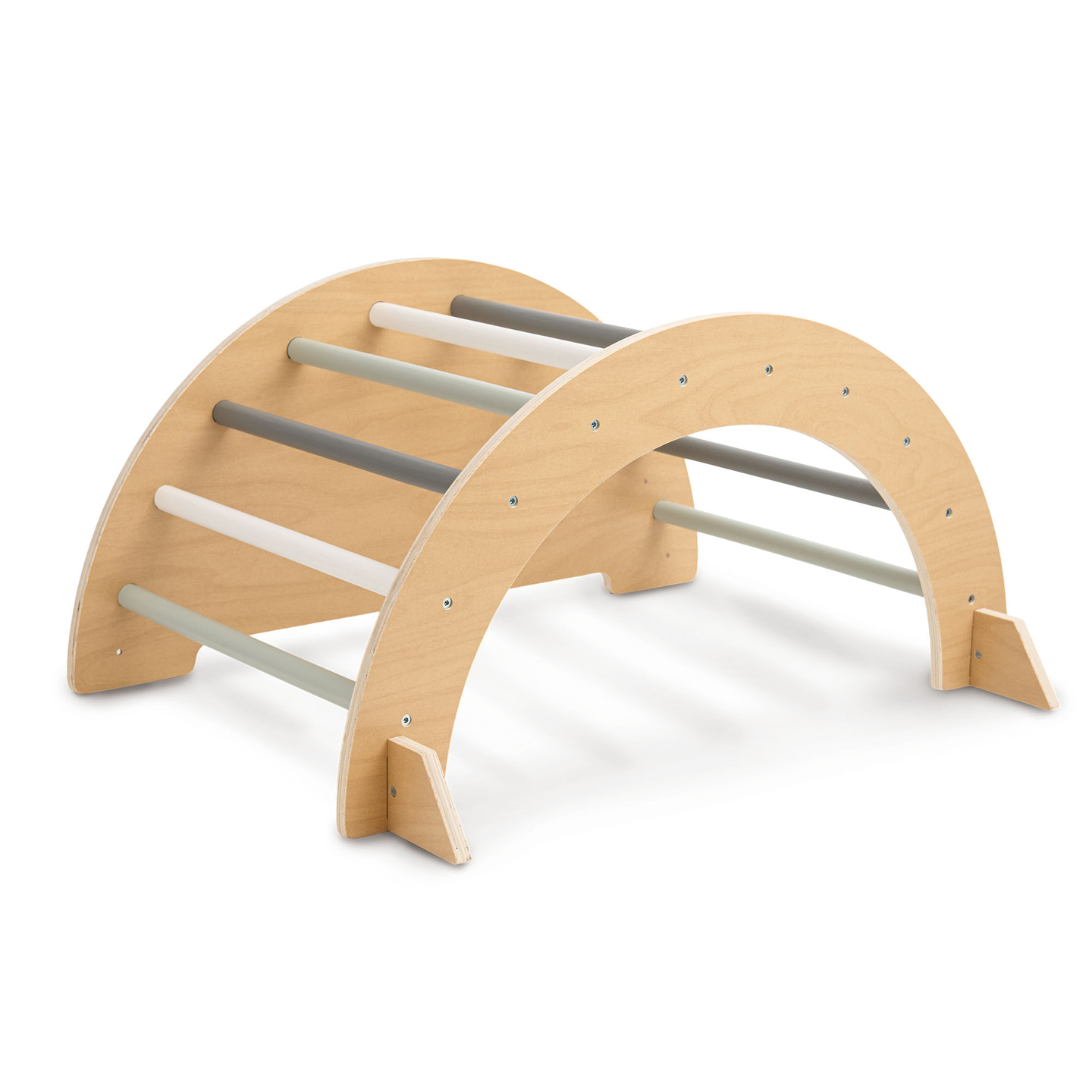 Parco giochi in legno al coperto per bambini: parete da arrampicata, scivolo, arco/dondolo da arrampicata e triangolo di Pikler