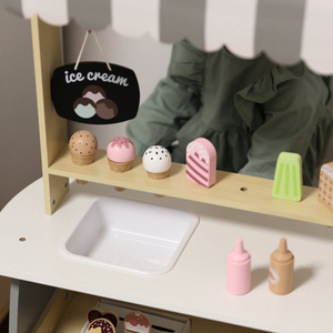 Gelateria in legno su ruote - carrello gelato