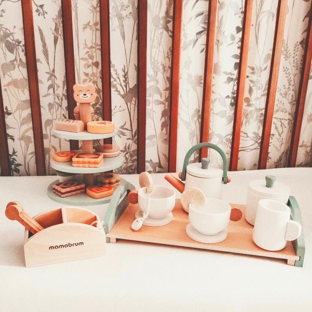 Grande set da tè in legno con vassoio - 17 articoli