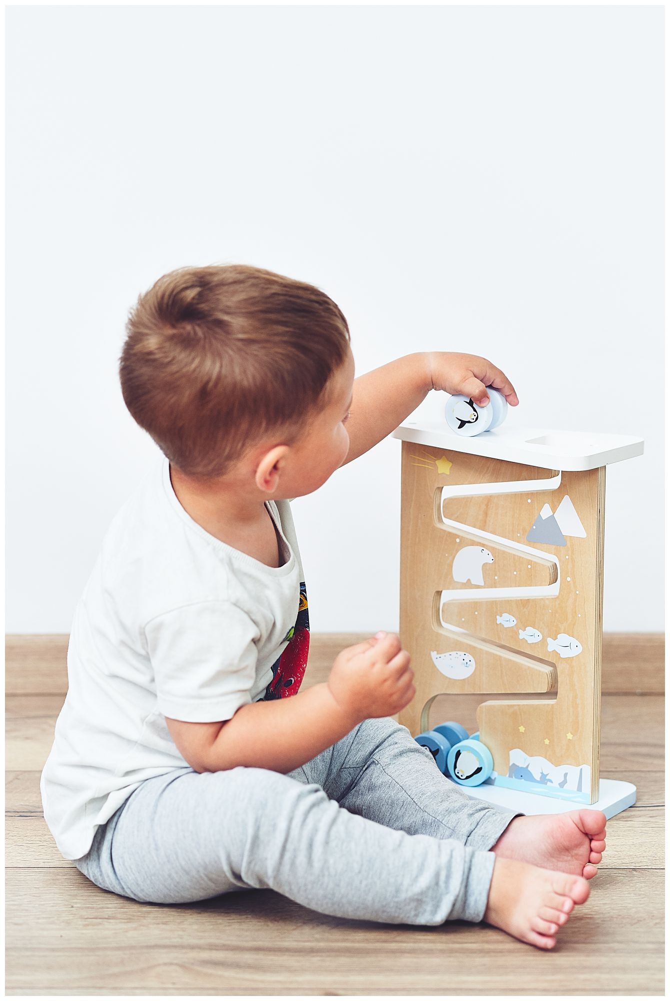 Tavola di legno per la manipolazione sensoriale su due lati