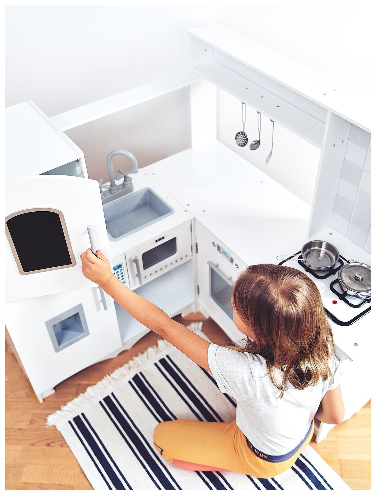 Cucina ad angolo in legno XXXL con frigorifero, forno, lavatrice